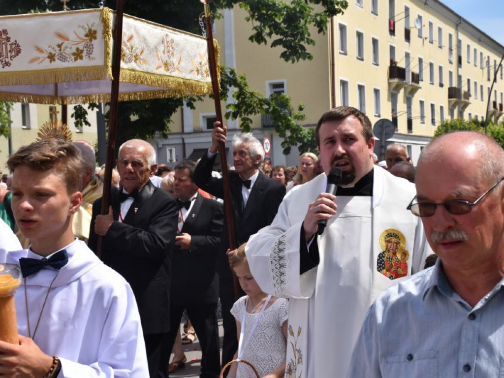 Procesja Bożego Ciała w Nowej Dębie [zdjęcia]