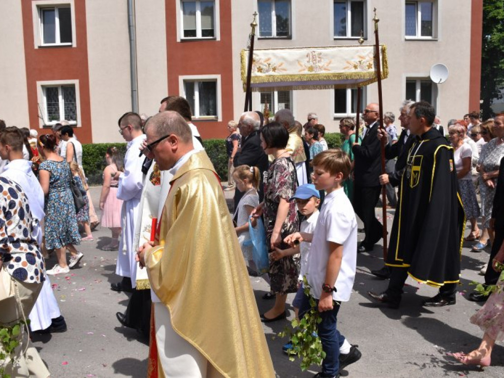 Procesja Bożego Ciała w Nowej Dębie [zdjęcia]