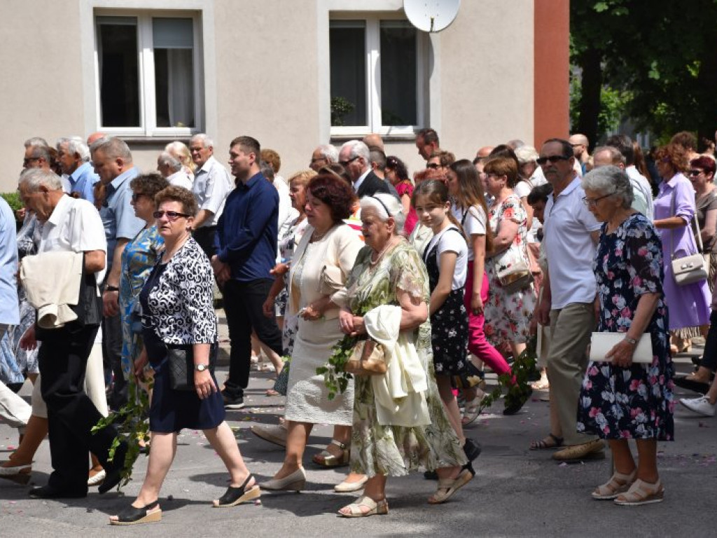 Procesja Bożego Ciała w Nowej Dębie [zdjęcia]