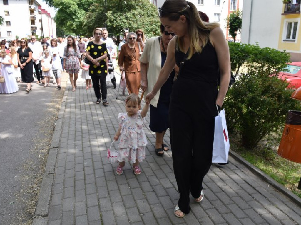 Procesja Bożego Ciała w Nowej Dębie [zdjęcia]