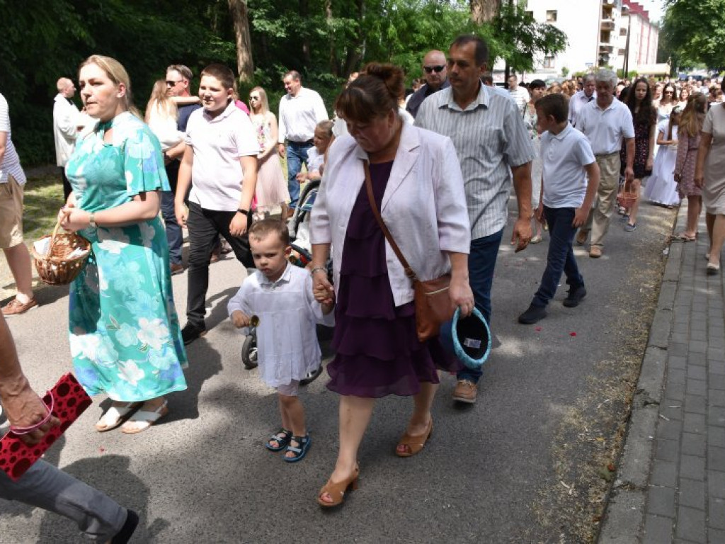Procesja Bożego Ciała w Nowej Dębie [zdjęcia]