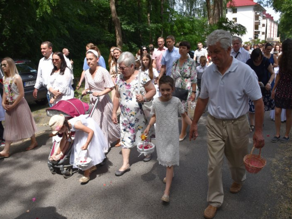 Procesja Bożego Ciała w Nowej Dębie [zdjęcia]