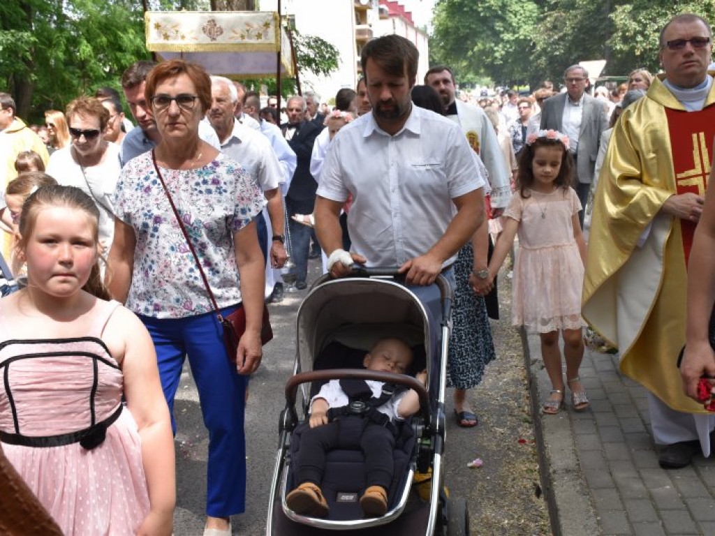 Procesja Bożego Ciała w Nowej Dębie [zdjęcia]
