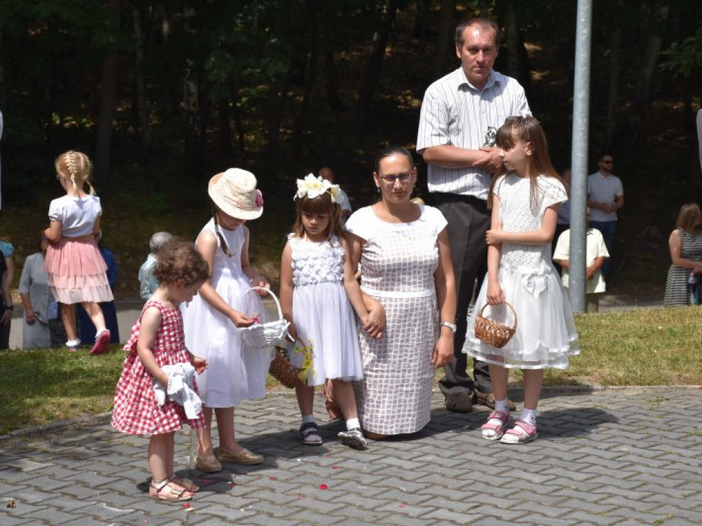 Procesja Bożego Ciała w Nowej Dębie [zdjęcia]