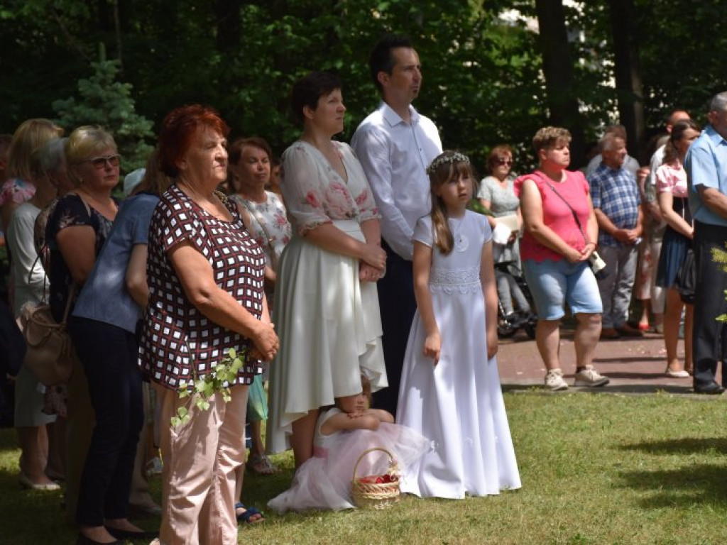 Procesja Bożego Ciała w Nowej Dębie [zdjęcia]