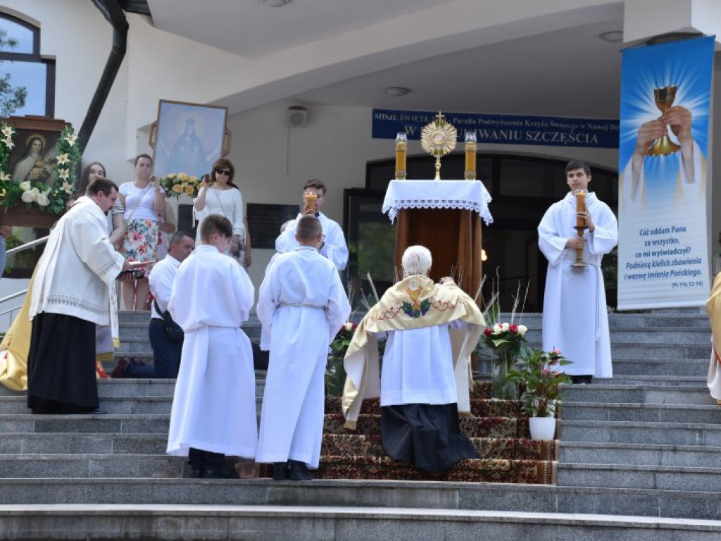 Procesja Bożego Ciała w Nowej Dębie [zdjęcia]