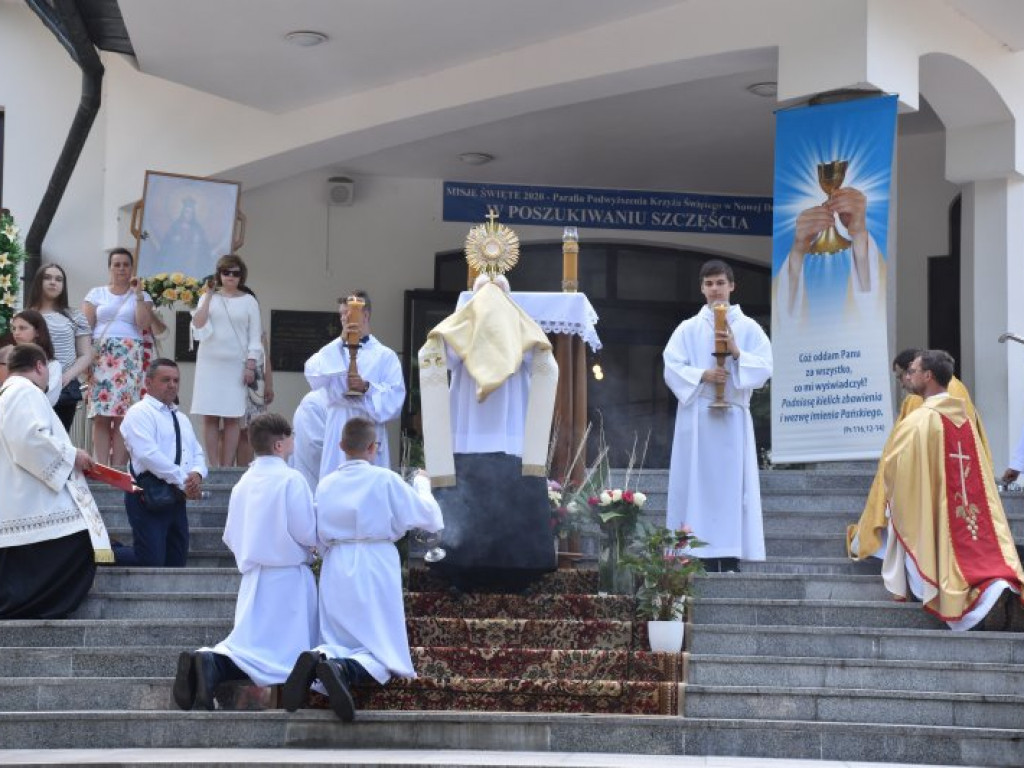 Procesja Bożego Ciała w Nowej Dębie [zdjęcia]