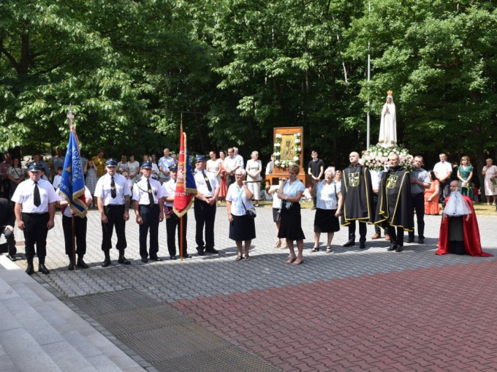 Procesja Bożego Ciała w Nowej Dębie [zdjęcia]
