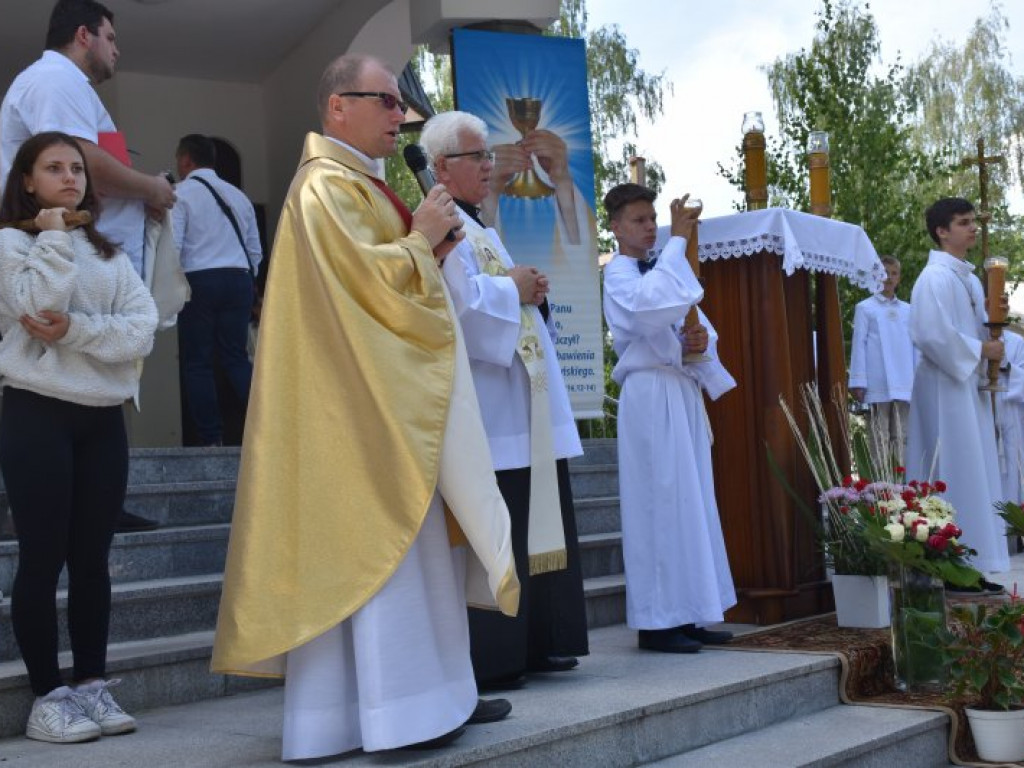 Procesja Bożego Ciała w Nowej Dębie [zdjęcia]