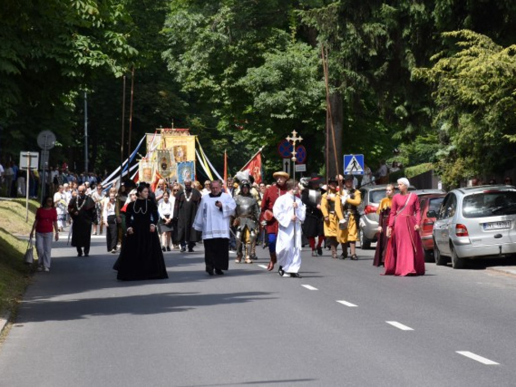 Tłumy sandomierzan na procesji Bożego Ciała [zdjęcia]