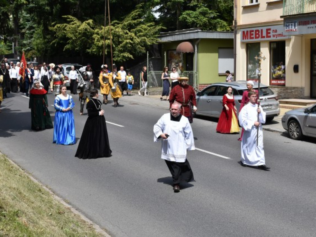 Tłumy sandomierzan na procesji Bożego Ciała [zdjęcia]