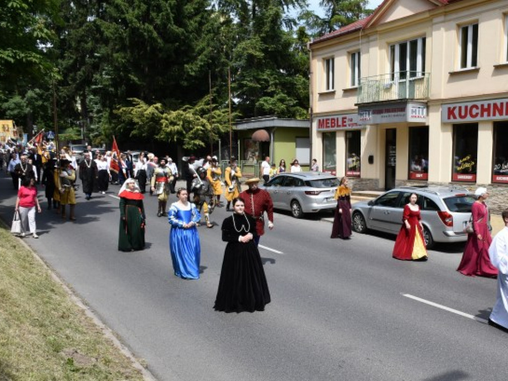 Tłumy sandomierzan na procesji Bożego Ciała [zdjęcia]