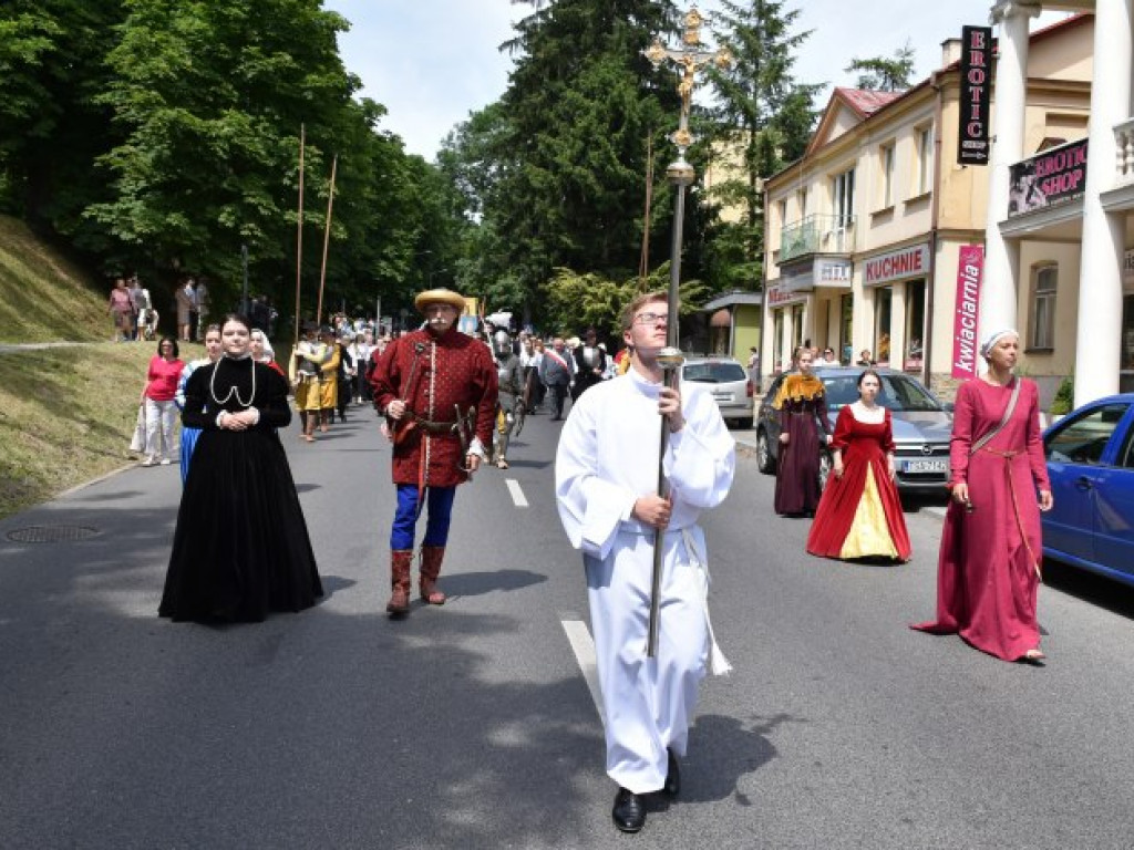 Tłumy sandomierzan na procesji Bożego Ciała [zdjęcia]
