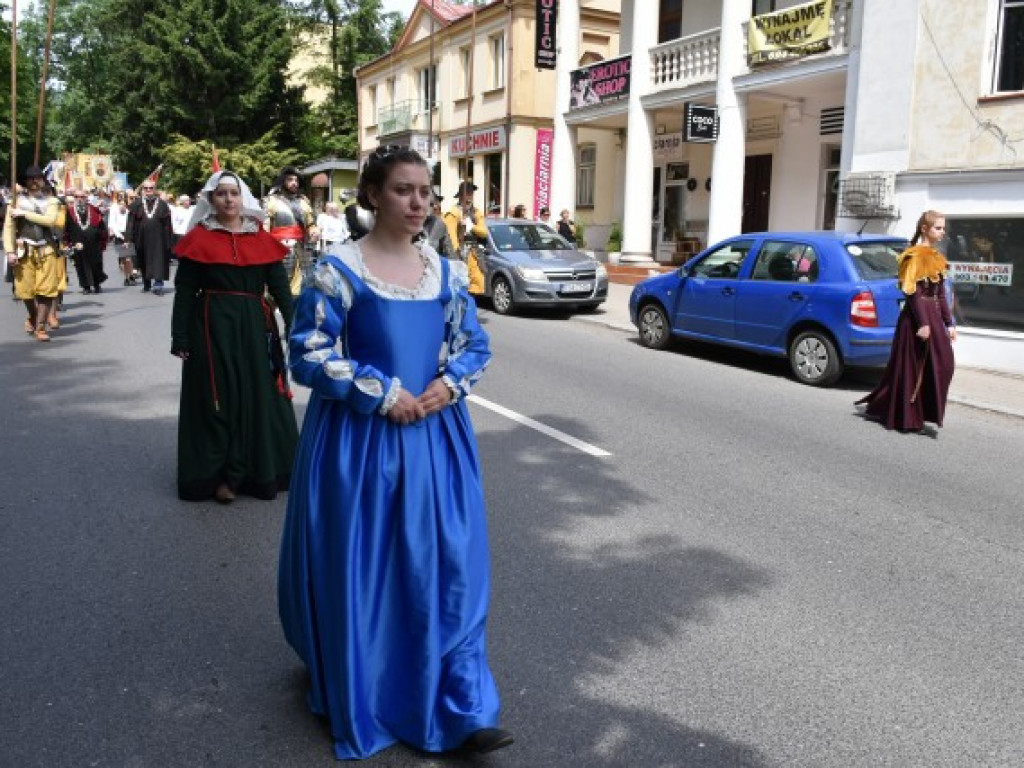 Tłumy sandomierzan na procesji Bożego Ciała [zdjęcia]