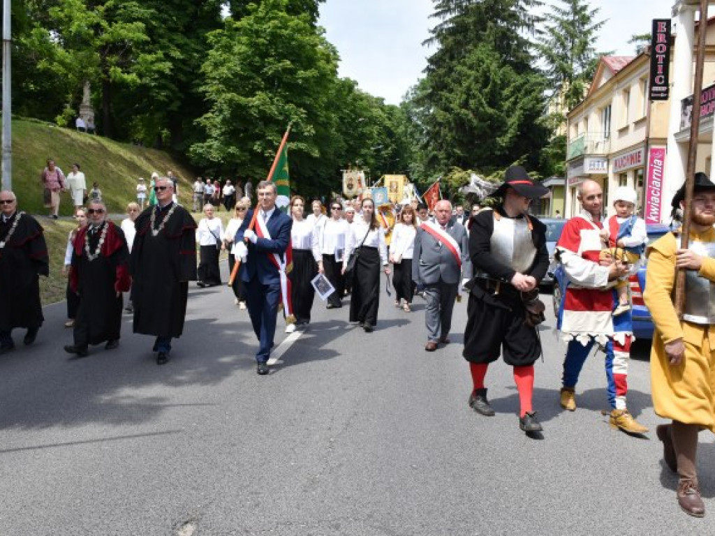 Tłumy sandomierzan na procesji Bożego Ciała [zdjęcia]