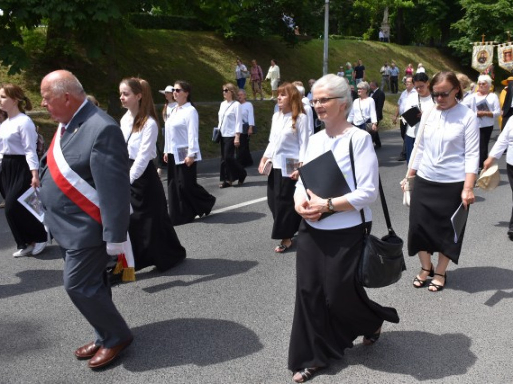 Tłumy sandomierzan na procesji Bożego Ciała [zdjęcia]