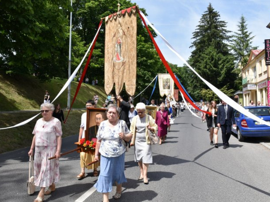 Tłumy sandomierzan na procesji Bożego Ciała [zdjęcia]