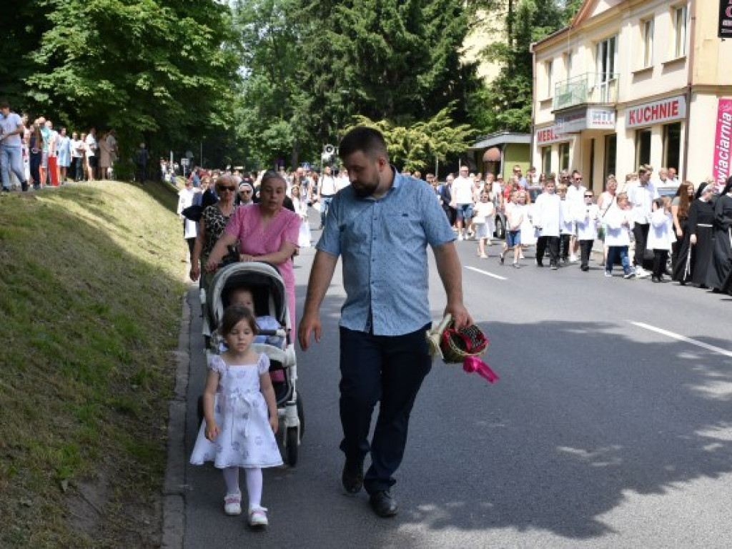 Tłumy sandomierzan na procesji Bożego Ciała [zdjęcia]