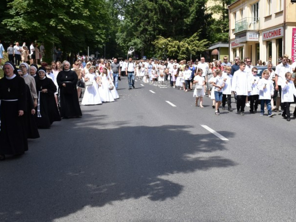 Tłumy sandomierzan na procesji Bożego Ciała [zdjęcia]