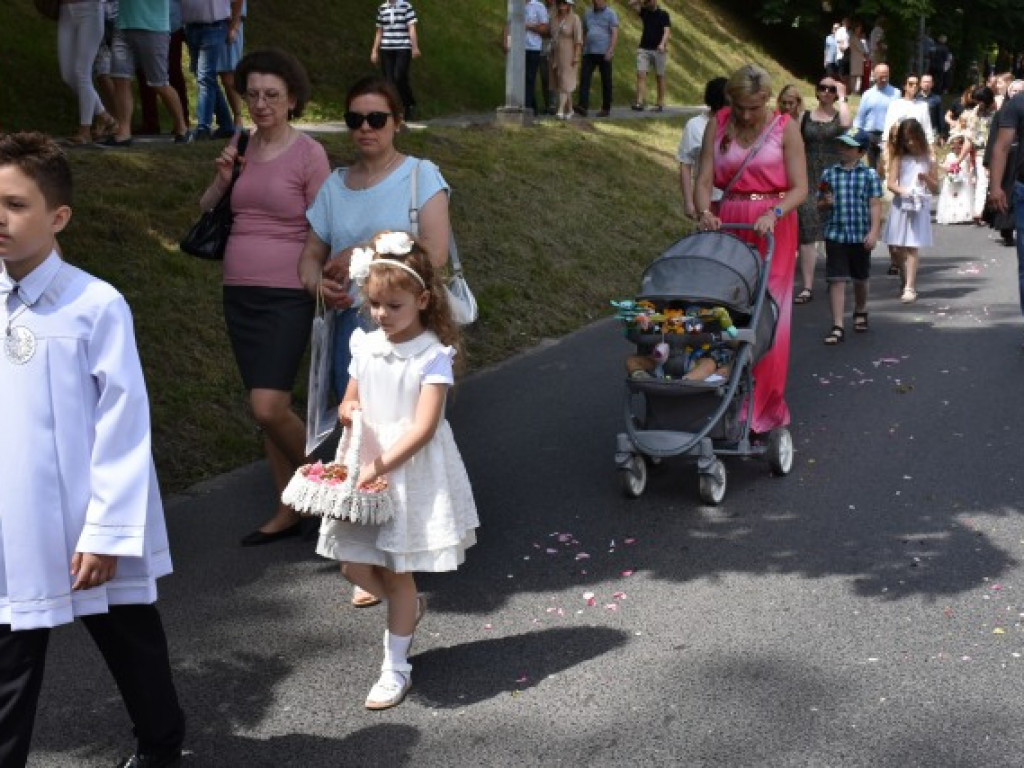 Tłumy sandomierzan na procesji Bożego Ciała [zdjęcia]