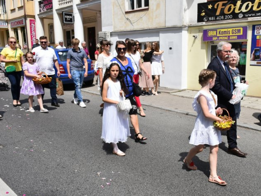 Tłumy sandomierzan na procesji Bożego Ciała [zdjęcia]
