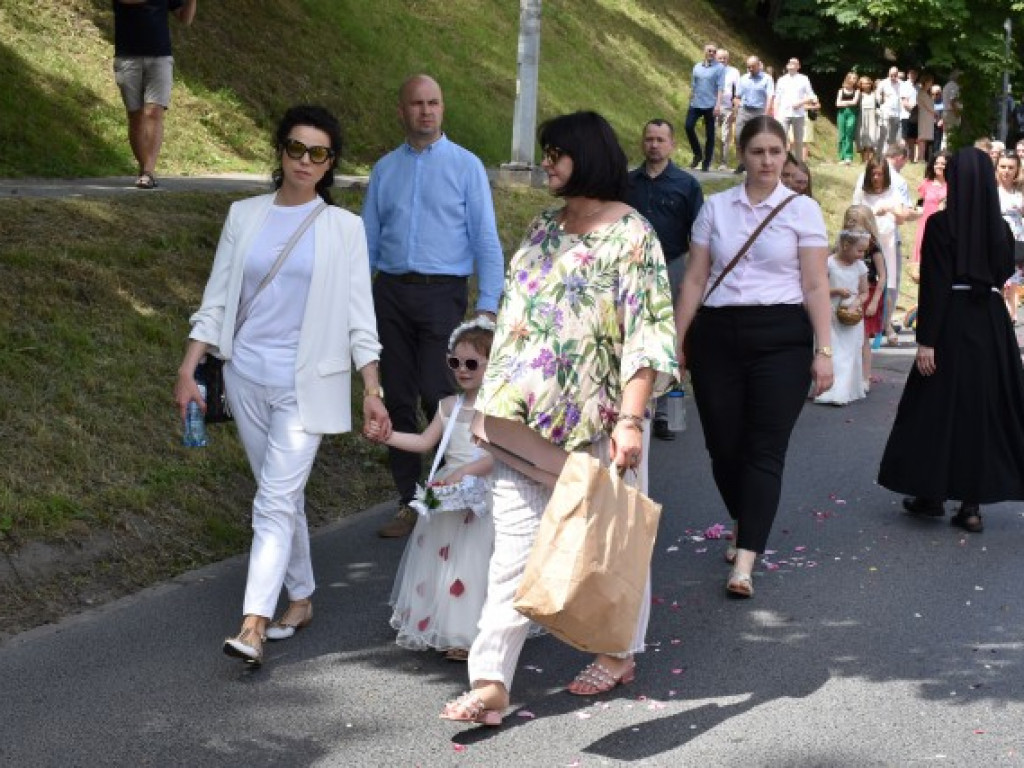 Tłumy sandomierzan na procesji Bożego Ciała [zdjęcia]