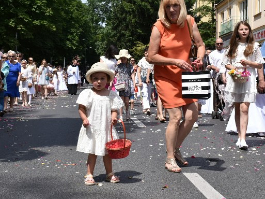 Tłumy sandomierzan na procesji Bożego Ciała [zdjęcia]