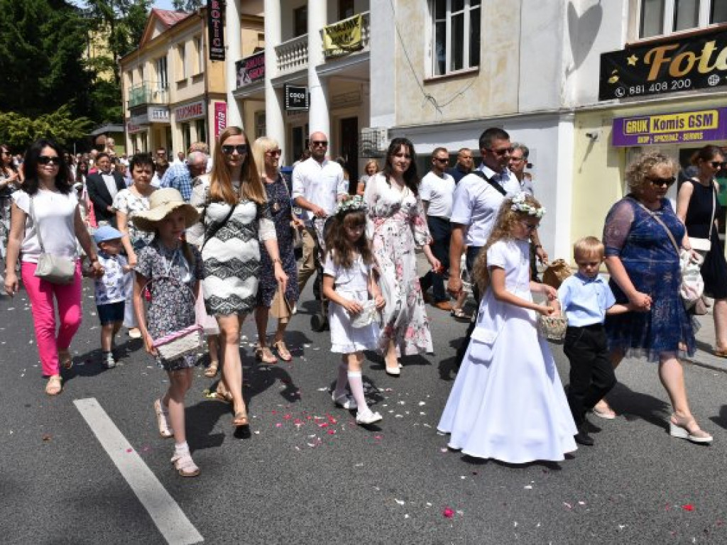 Tłumy sandomierzan na procesji Bożego Ciała [zdjęcia]