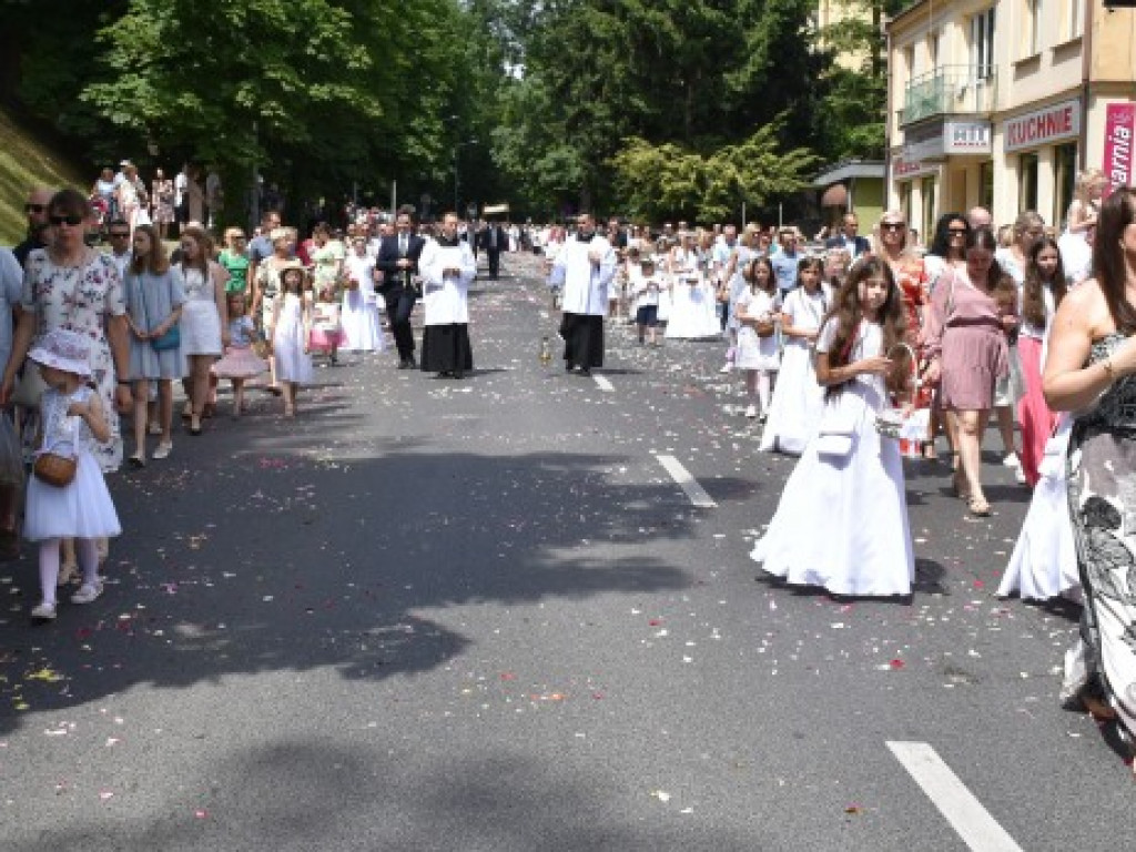 Tłumy sandomierzan na procesji Bożego Ciała [zdjęcia]