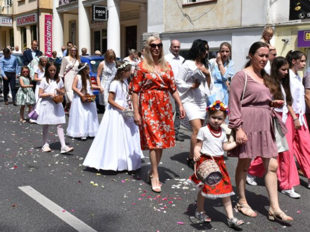 Tłumy sandomierzan na procesji Bożego Ciała [zdjęcia]