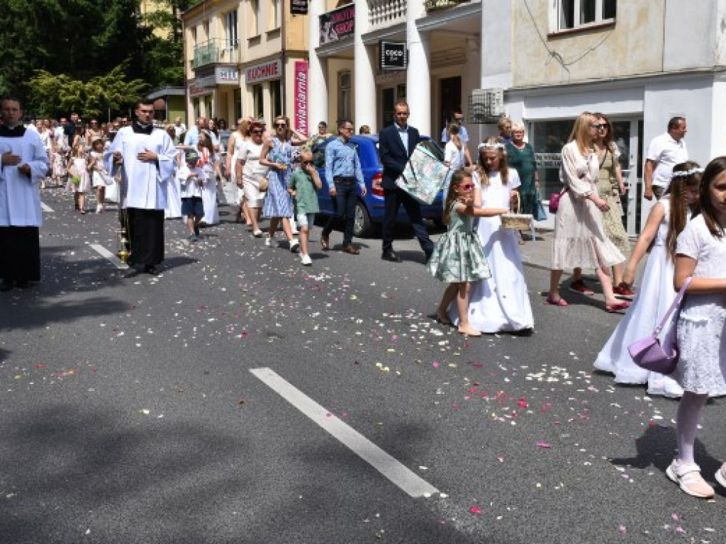Tłumy sandomierzan na procesji Bożego Ciała [zdjęcia]