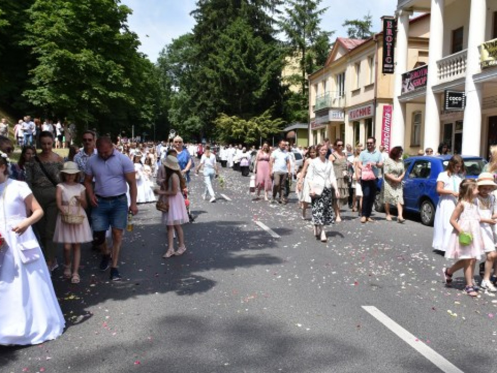 Tłumy sandomierzan na procesji Bożego Ciała [zdjęcia]
