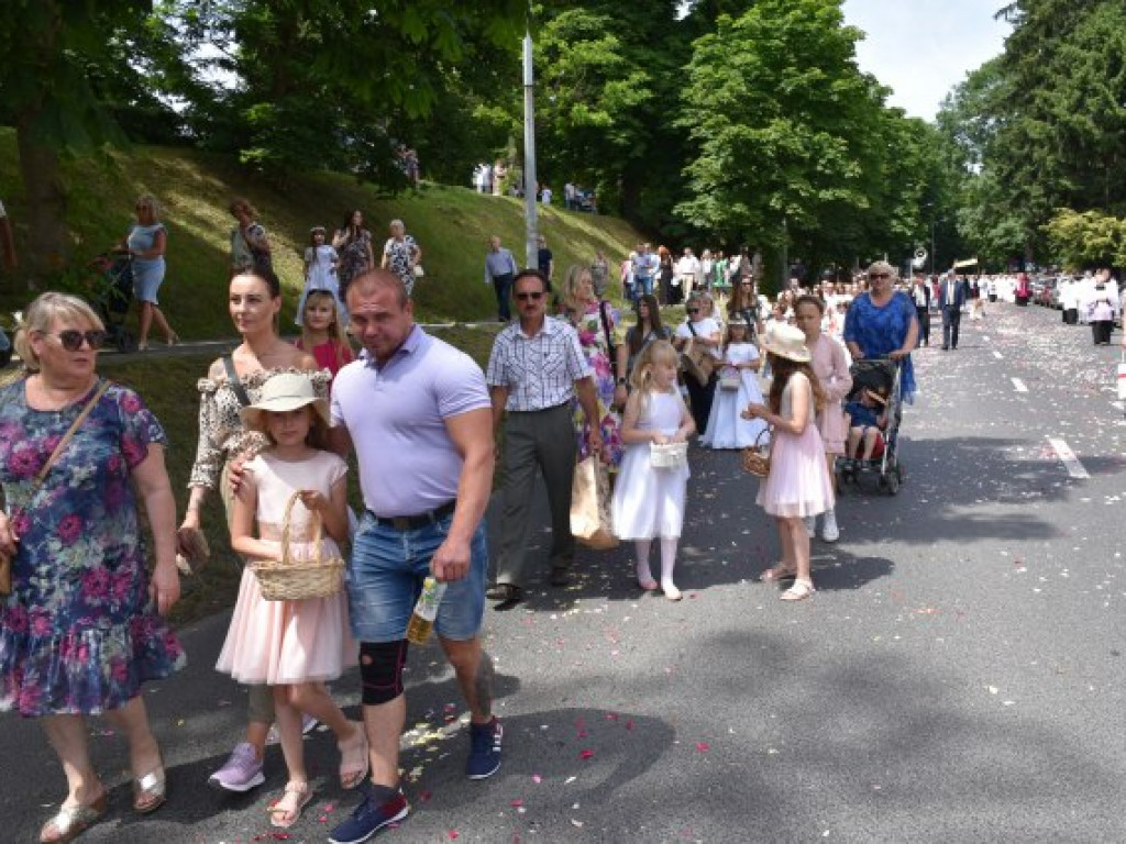 Tłumy sandomierzan na procesji Bożego Ciała [zdjęcia]