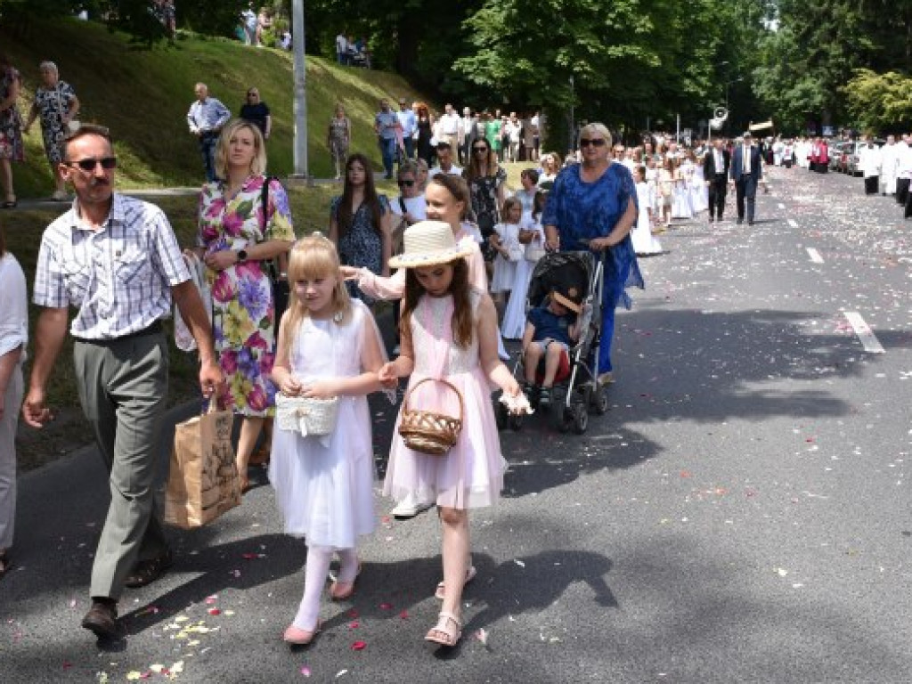 Tłumy sandomierzan na procesji Bożego Ciała [zdjęcia]