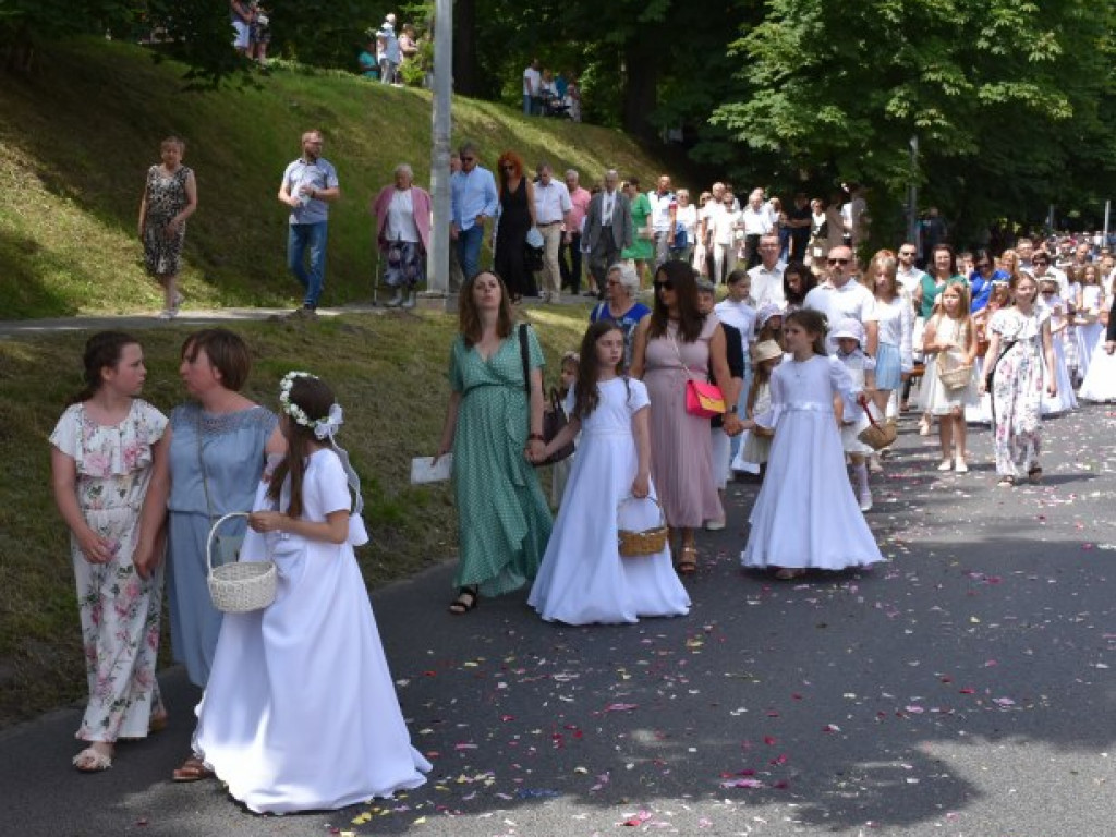 Tłumy sandomierzan na procesji Bożego Ciała [zdjęcia]