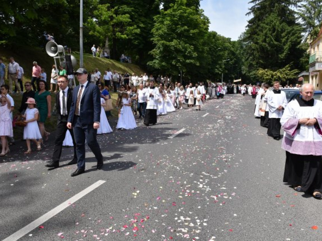 Tłumy sandomierzan na procesji Bożego Ciała [zdjęcia]