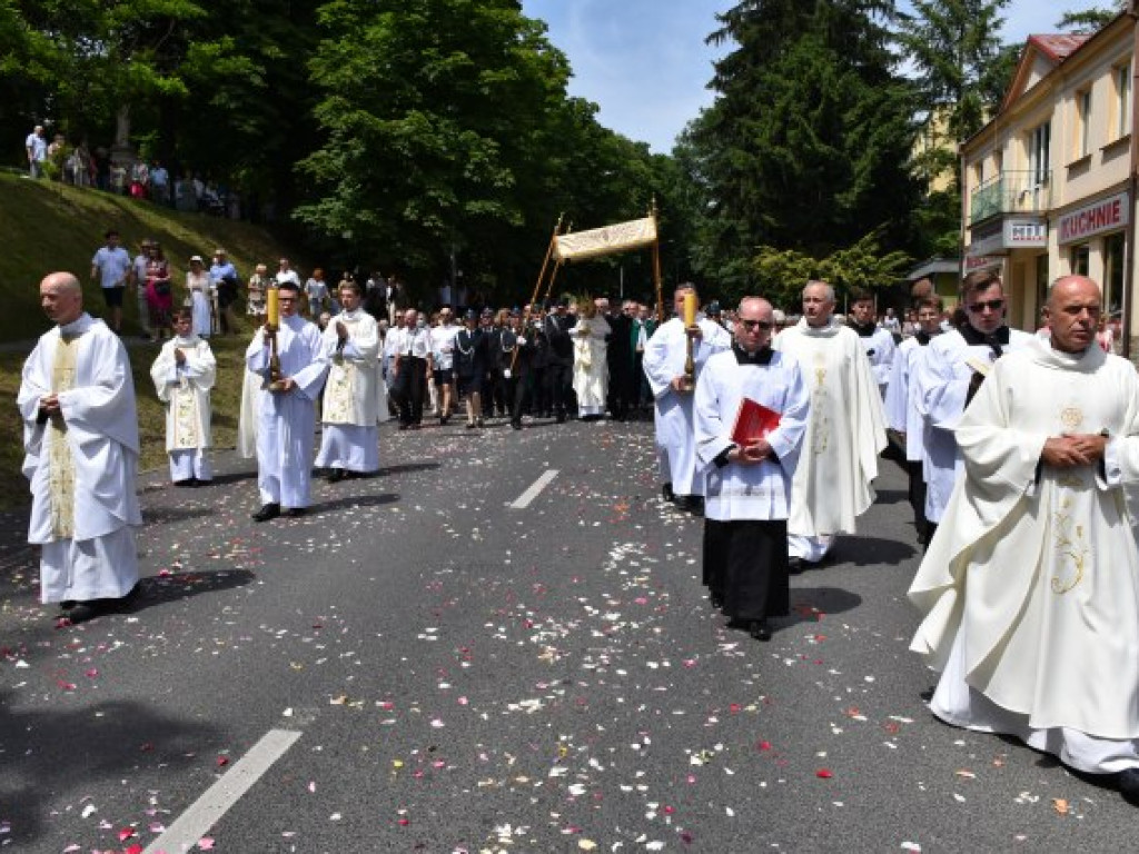 Tłumy sandomierzan na procesji Bożego Ciała [zdjęcia]