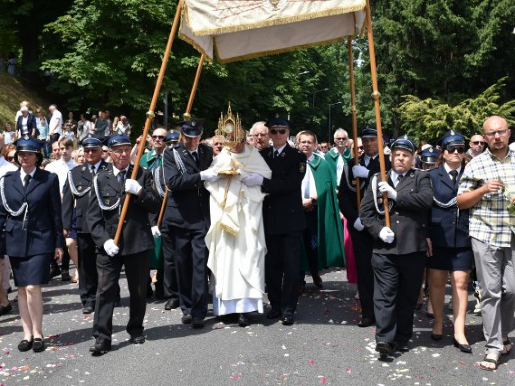 Tłumy sandomierzan na procesji Bożego Ciała [zdjęcia]