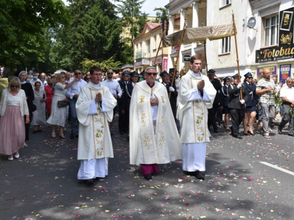 Tłumy sandomierzan na procesji Bożego Ciała [zdjęcia]