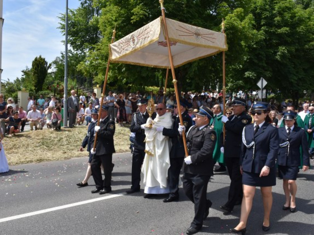Tłumy sandomierzan na procesji Bożego Ciała [zdjęcia]