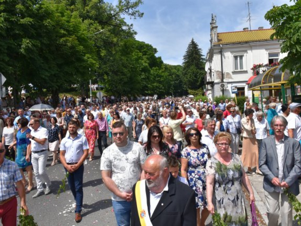Tłumy sandomierzan na procesji Bożego Ciała [zdjęcia]