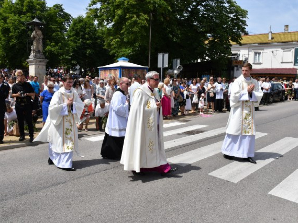 Tłumy sandomierzan na procesji Bożego Ciała [zdjęcia]