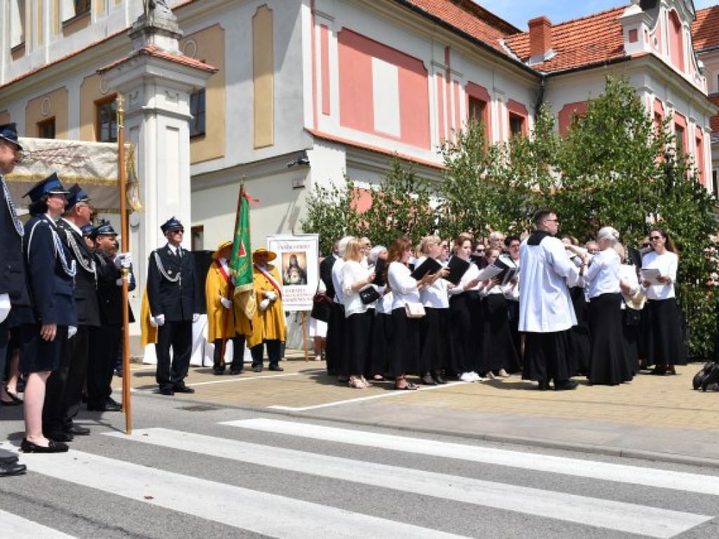 Tłumy sandomierzan na procesji Bożego Ciała [zdjęcia]