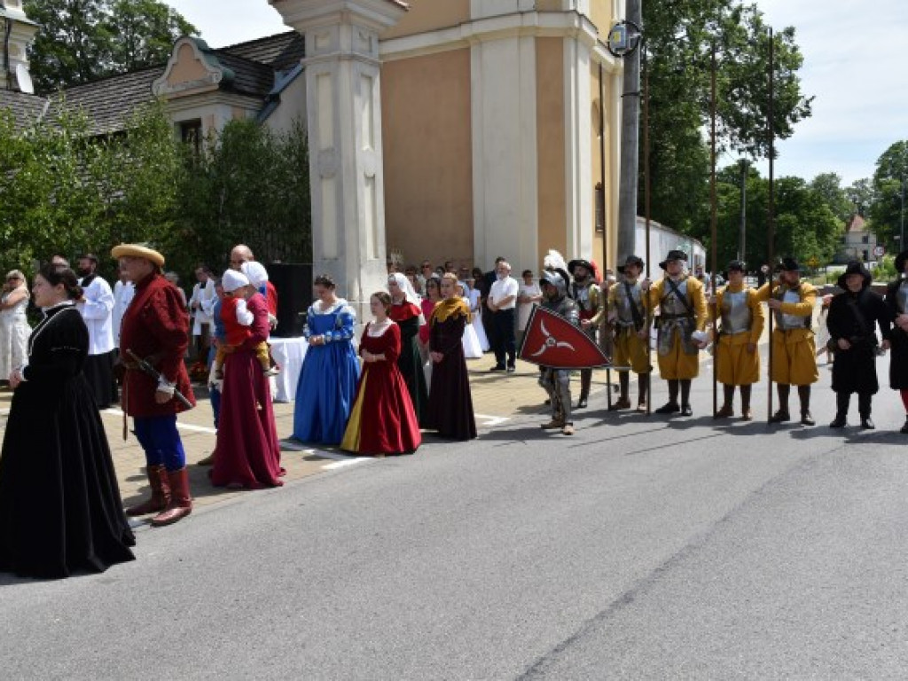 Tłumy sandomierzan na procesji Bożego Ciała [zdjęcia]