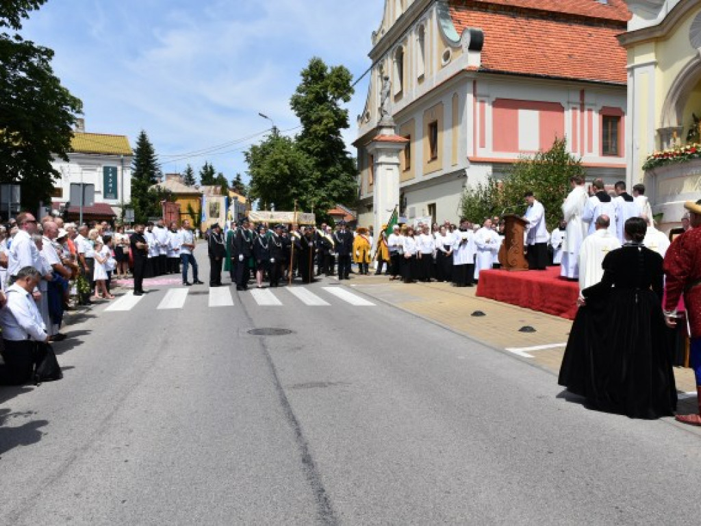 Tłumy sandomierzan na procesji Bożego Ciała [zdjęcia]