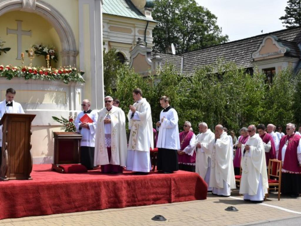 Tłumy sandomierzan na procesji Bożego Ciała [zdjęcia]