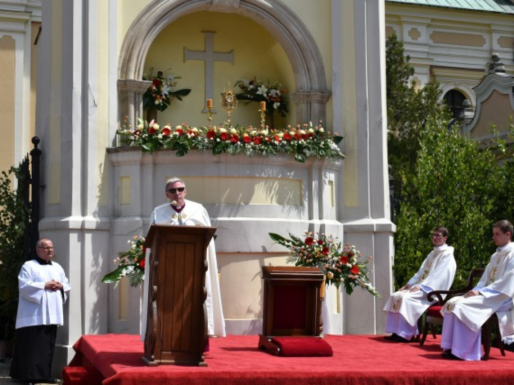 Tłumy sandomierzan na procesji Bożego Ciała [zdjęcia]