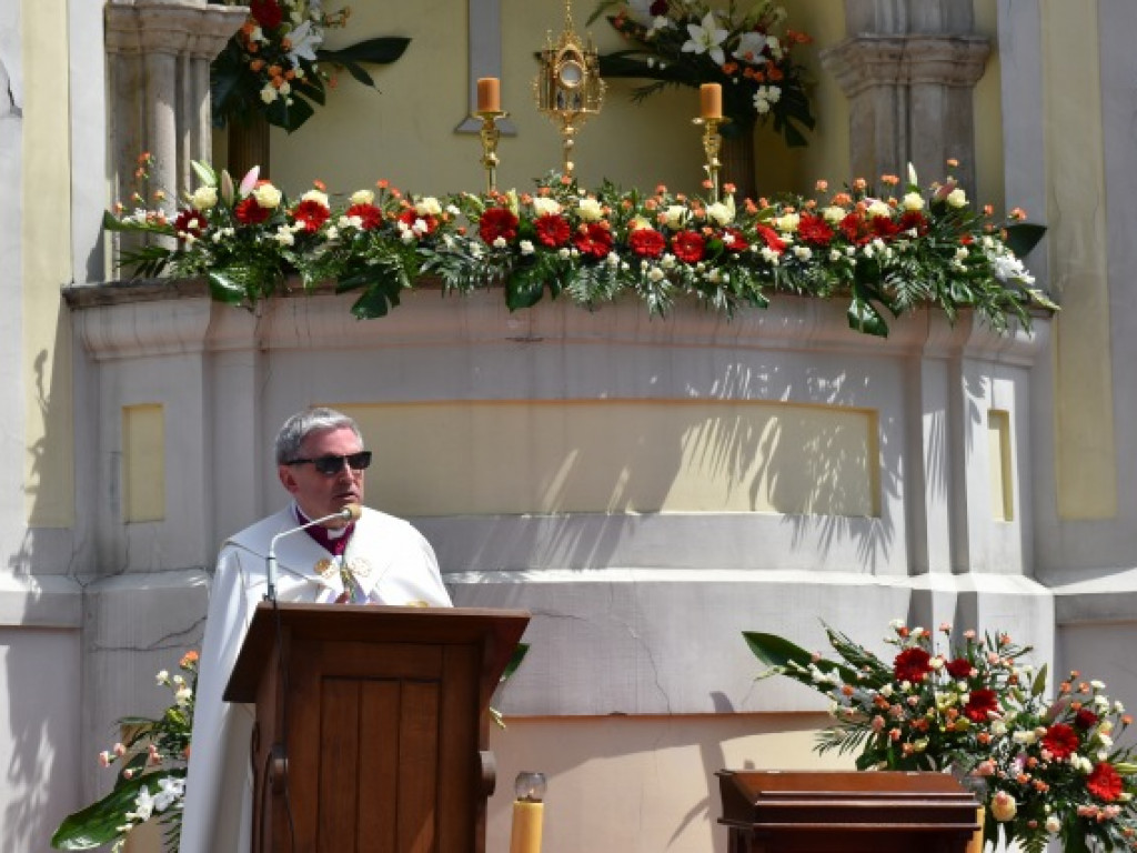 Tłumy sandomierzan na procesji Bożego Ciała [zdjęcia]