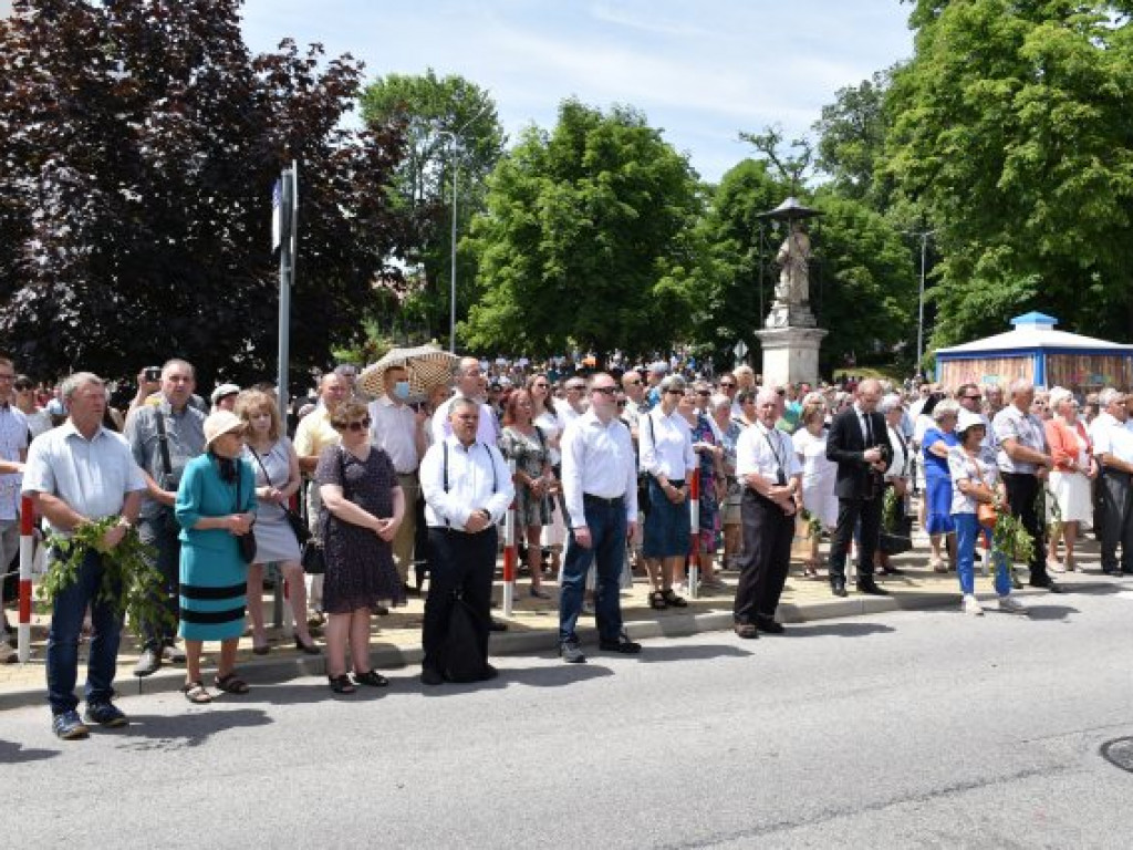 Tłumy sandomierzan na procesji Bożego Ciała [zdjęcia]