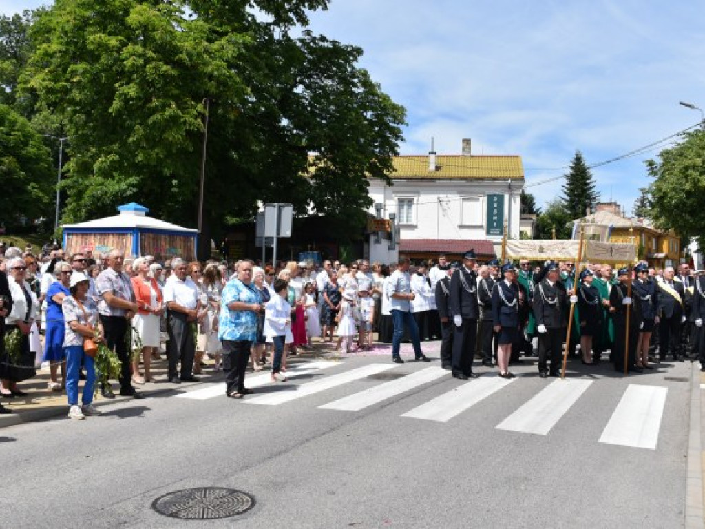 Tłumy sandomierzan na procesji Bożego Ciała [zdjęcia]